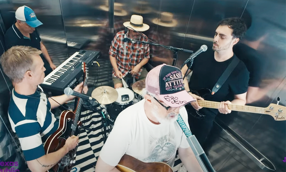 A incrível volta ao disco do… Cake. Banda californiana revelou single novo ao vivo em um elevador