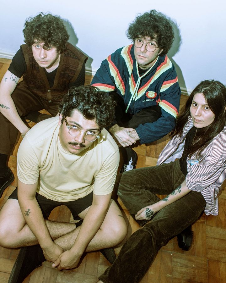 CENA – A volta do indie rock? Supervão ao vivo prestes a lançar seu próximo disco muito, muito indie