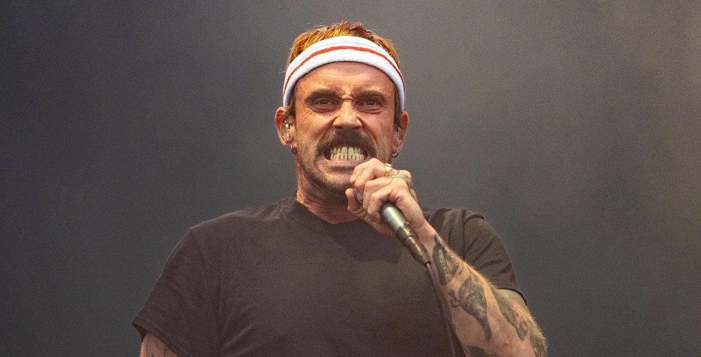 IDLES bota o pé no cinema e solta “Rabbit Run”, primeira faixa da trilha sonora do filme Caught Stealing