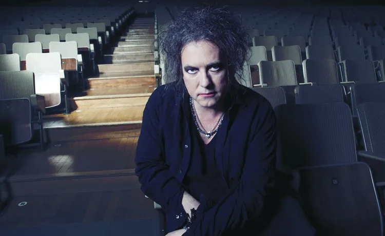 Robert Smith remixa o próprio The Cure em novo EP para “A Fragile Thing”. Tem também uma versão ao vivo, em Londres