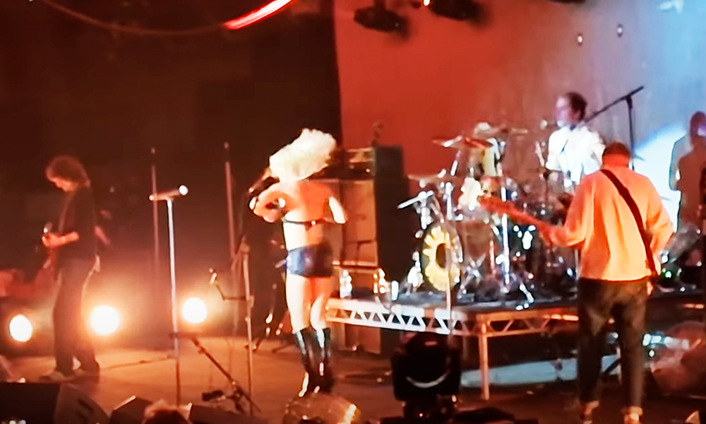 Popnotas – Amyl and the Sniffers “jerking” na Holanda. O single novo “brasileiro” do Badbadnotgood. E as seis músicas novas do Oasis (hein?)