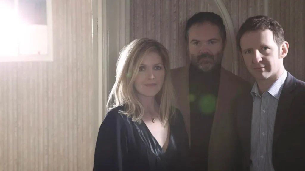 Sextou com o indie elegante do Saint Etienne. Ouça “The Night”, primeiro disco do grupo em três anos