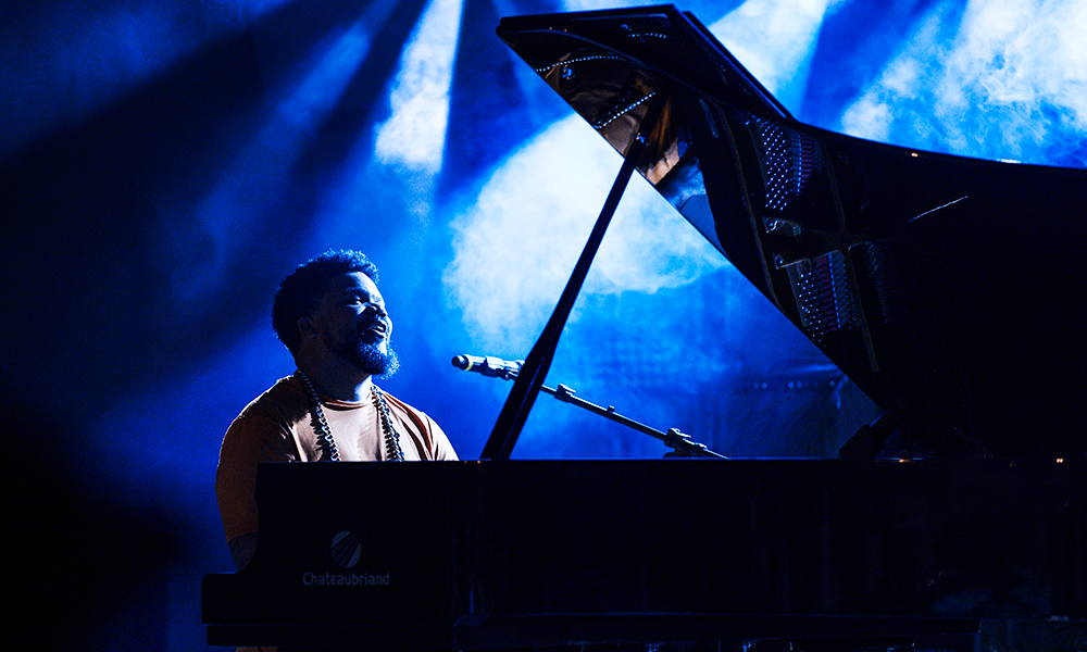 CENA – Amaro Freitas brilha no Coquetel Molotov, em sua Recife. Em maio, chega enorme (septeto) no C6 Fest