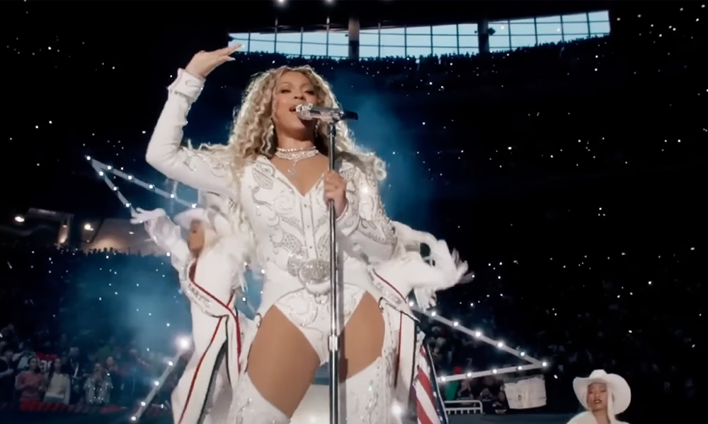 Popnotas – Milagres de Natal: Beyoncé finalmente tocando ao vivo o “Cowboy Carter”; Neil Young fazendo session rara na lareira; MJ Lenderman encerrando 2024 com shows em “casa”
