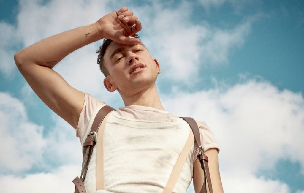Dar um fim no relacionamento ou seguir com aquela pessoa para sempre? É a dúvida do Olly Alexander, que vai lançar seu primeiro disco após o fim do Years & Years