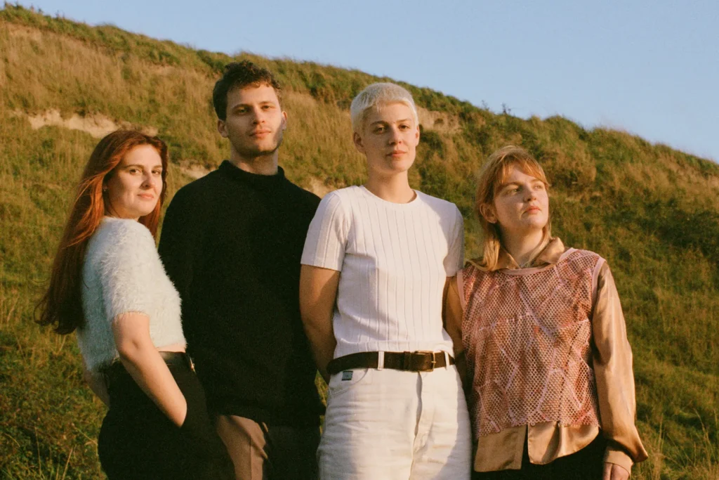 Puxa… Dana Margolin anuncia o fim do cool Porridge Radio. Pelo menos teremos a trilha sonora da despedida