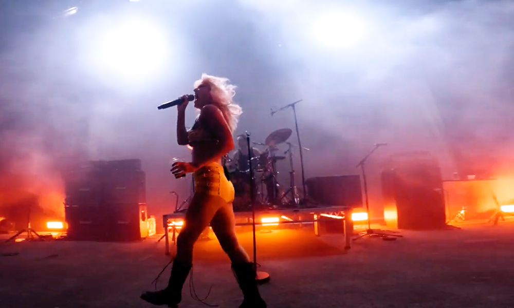 Popnotas – O livro do Lollapalooza; Amyl and the Sniffers na Austrália; Peter Doherty se oferencendo ao Oasis