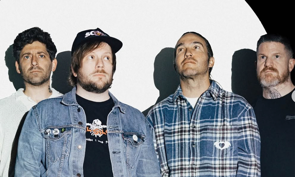 Popnotas Shows no Brasil – Emo…ção. Fall Out Boy e Good Charlotte encabeçam festival em SP e Curitiba. Lendária banda de garagem Fuzztones vem pela primeira vez ao Brasil em abril. O grande Rod Stewart chega em outubro para fazer seu último (?)show(s?) no país