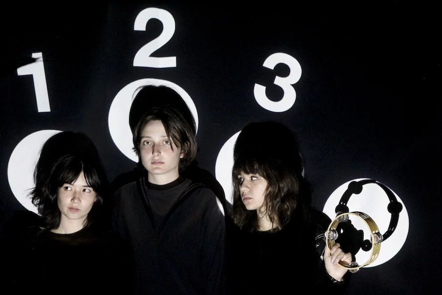 Horsegirl lança segundo disco, já considerado uma “obra-prima indie pop minimalista”. Sacou?