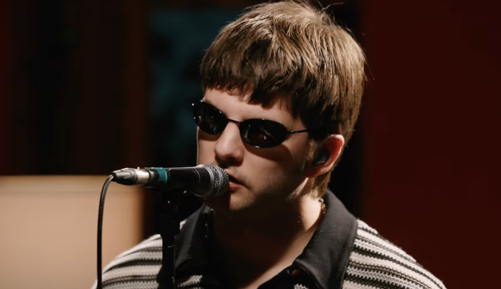 Fontaines D.C., “cancelado” no Brasil, faz cover de uma certa banda de Sheffield. E bota Nirvana no meio