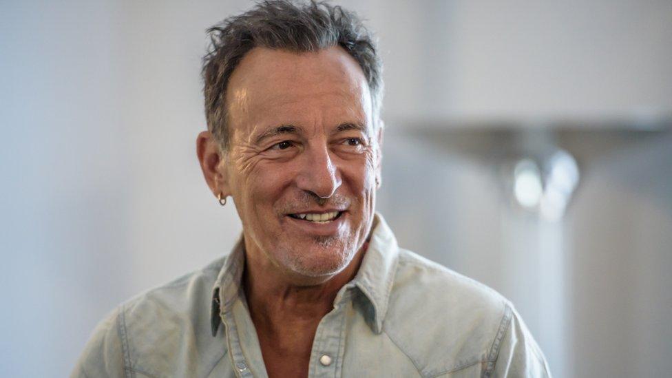 Corre aqui, Trump. Bruce Springsteen, enfim, lança seu novo box de ouro e revela sete álbuns “perdidos”, com mais de 70 músicas