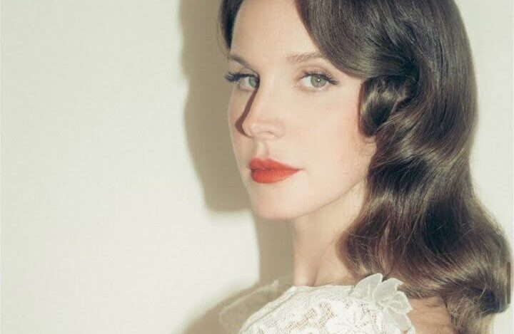 Lana Del Rey, agora indie country, abre os trabalhos para o próximo disco. Ouça o novo single “Henry, Come On”