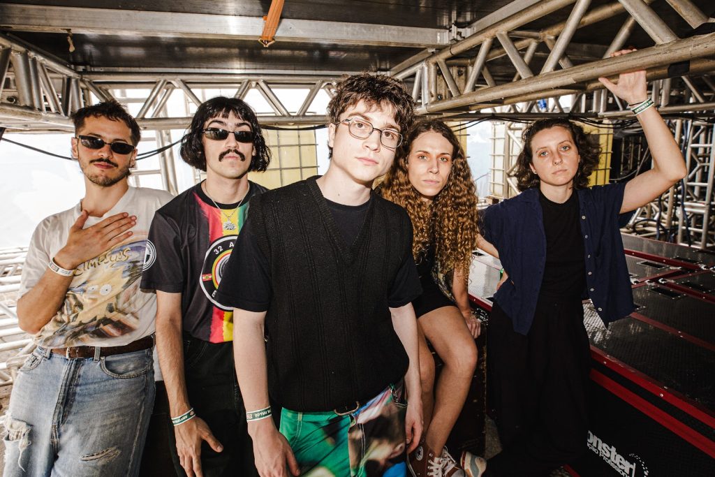 CENA – O plano de dominação nacional da banda Exclusive Os Cabides (e nem estamos nos referindo ao Popload Festival aqui)