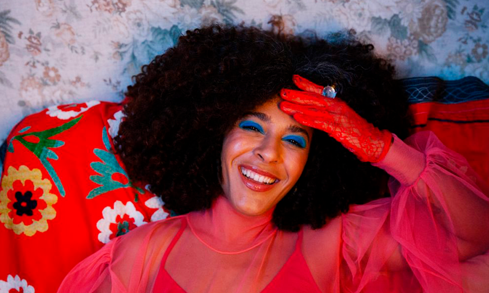 CENA – Josyara experimenta hoje, ao vivo em SP, seu novo álbum, uma  consequente liberdade adquirida e sua afirmação também como cantora