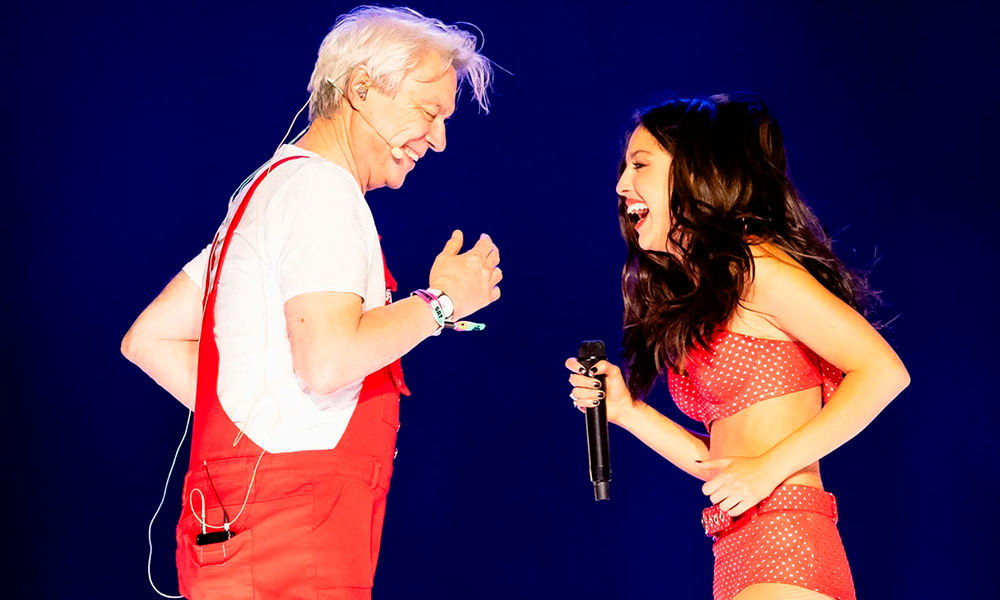 Charli XCX com o Air. Olivia Rodrigo com o David Byrne. The kids are alright!