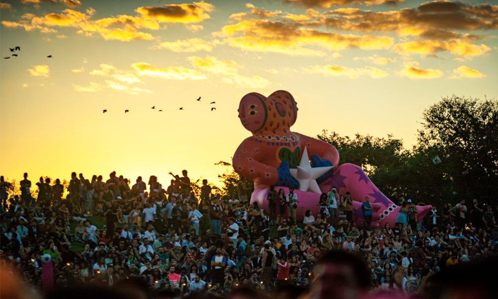 CENA VIVA – Dos duelos de MCs em viaduto, ao Carnaval e agora ao Caetano. Festival mineiro Sensacional chega neste fim de semana a sua edição de 15 anos
