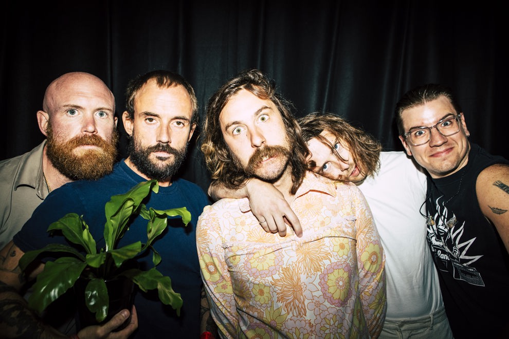 Popnotas – Dono de seu próprio festival, IDLES promete música nova para hoje,  quarta. Devendra Banhart celebra álbum clássico. E mais um single bom do Suede
