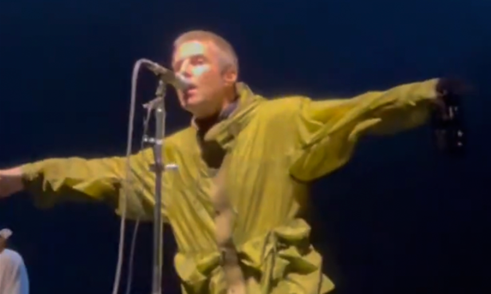 Oasis. “Do the Poznan”. O que o Liam pediu para a galera,  que virou um dos ápices dos dois primeiros shows da volta da banda, em Cardiff