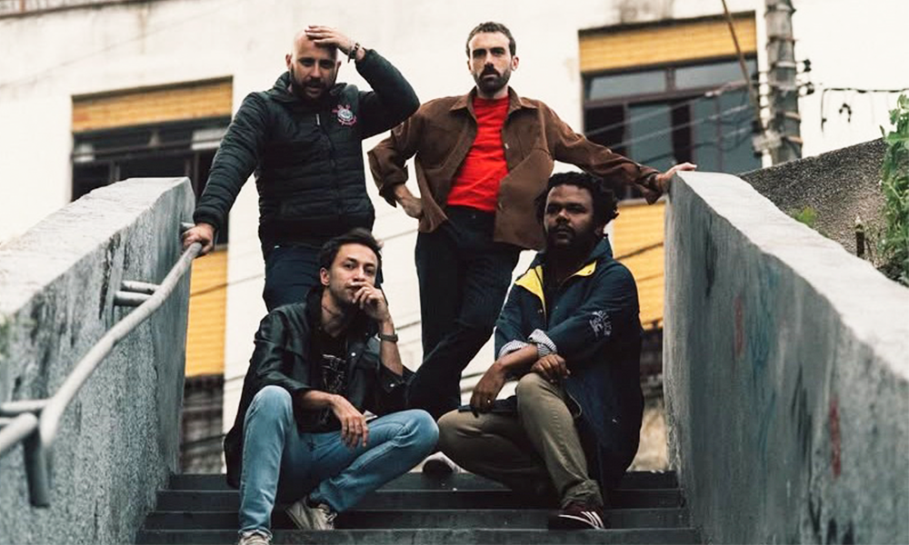 CENA – Lupe de Lupe e seu jeito todo próprio e romântico de sofrer. Já ouviu “Amor”, o novo disco?