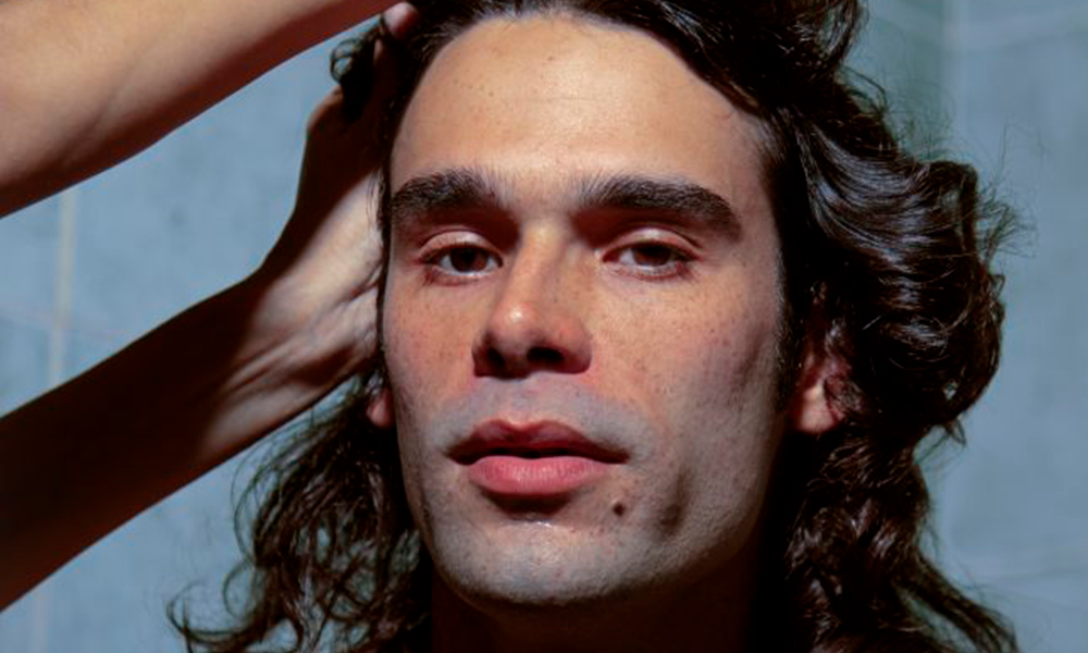 CENA – Entrevistamos o “desejável” Zé Ibarra, sobre chegar com seu novo álbum, “Afim”,  aos shows ao vivo