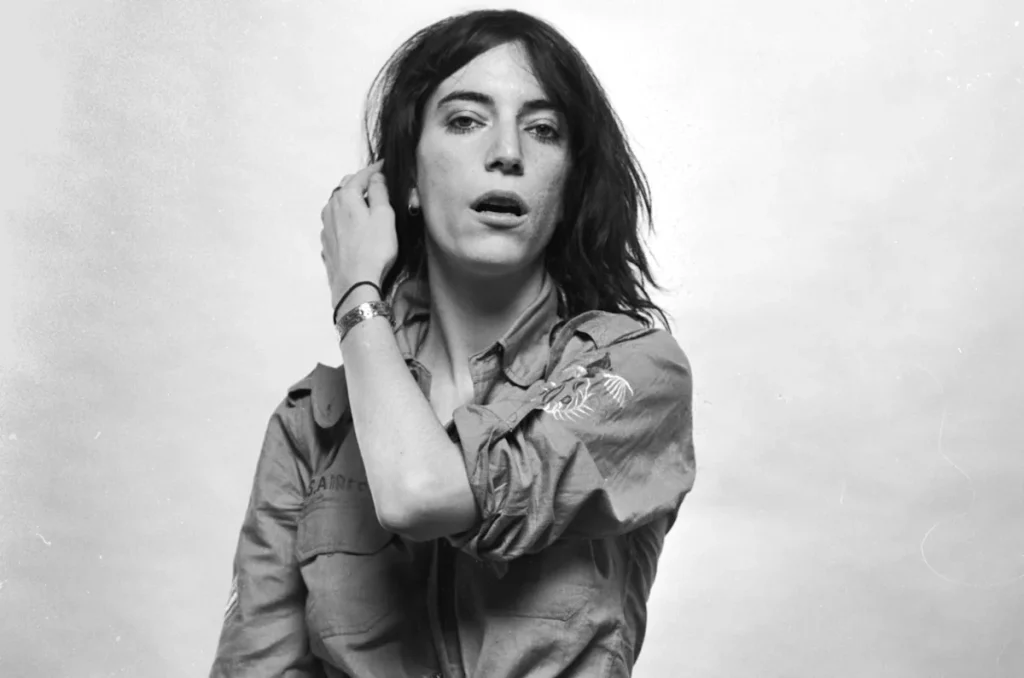 Popnotas – Patti Smith celebra os 50 anos de “Horses” com raridades. O primeiro disco do Mac DeMarco em seis anos. E o novo livro sobre os Smiths, escrito por um deles