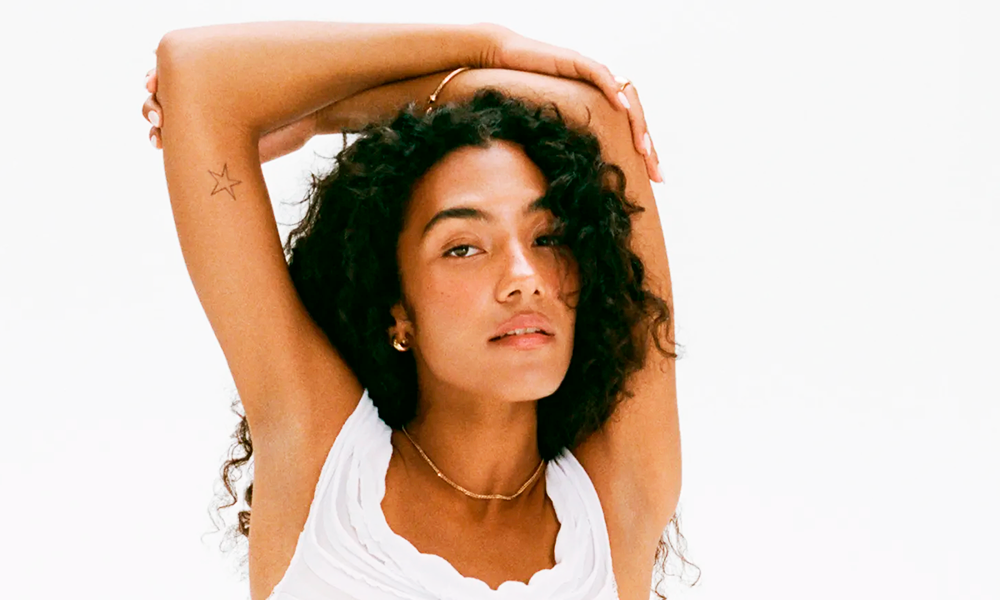 Disco novo de Olivia Dean dá vida ao (bom) pop romântico. Ouviu essa, Harry Styles?