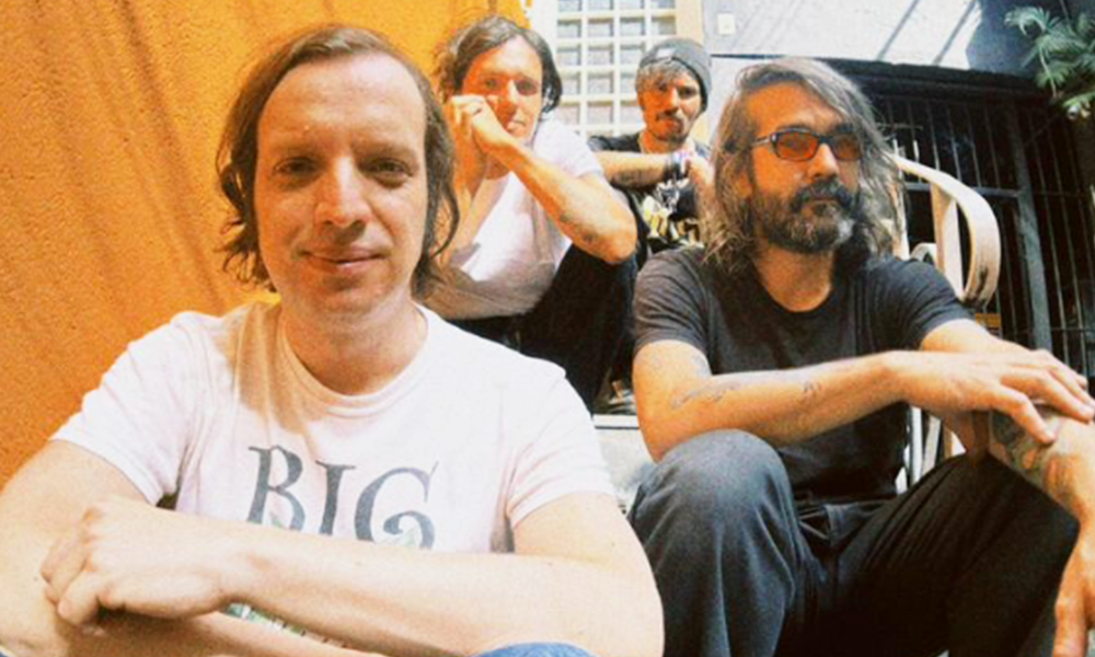 Popnotas – Só maravilhas: o vídeo de massinha do Upchuck. Molho Negro com Jair Naves no 5 Bandas. Lembrando um Strokes nervoso no David Letterman