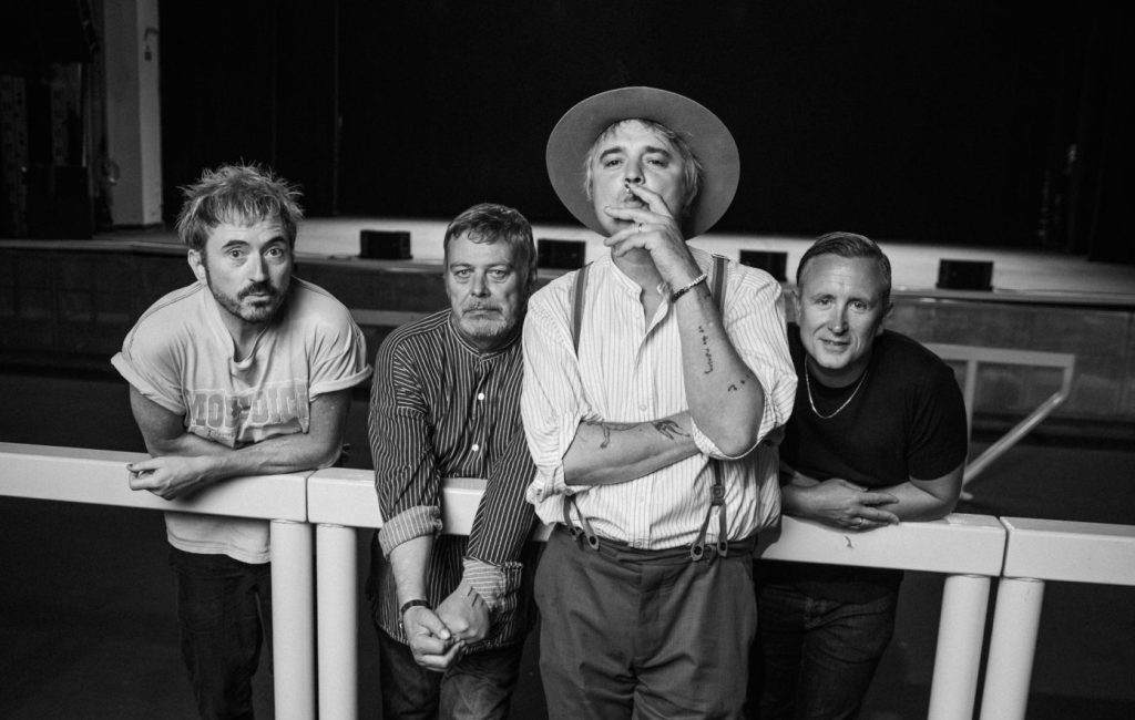 Com um reggaezinho indie, Peter Doherty reativa o Babyshambles após 12 anos e anuncia turnê de reunião na Inglaterra