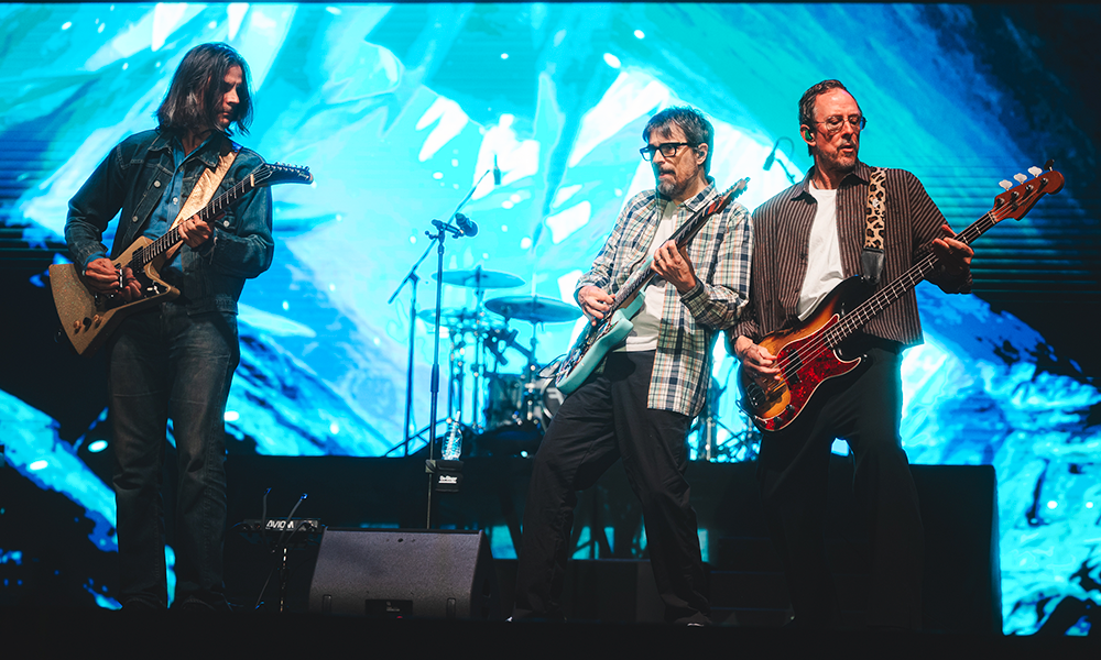 Weezer, em SP, brilha para os fãs que ainda não “desistiram do Weezer”