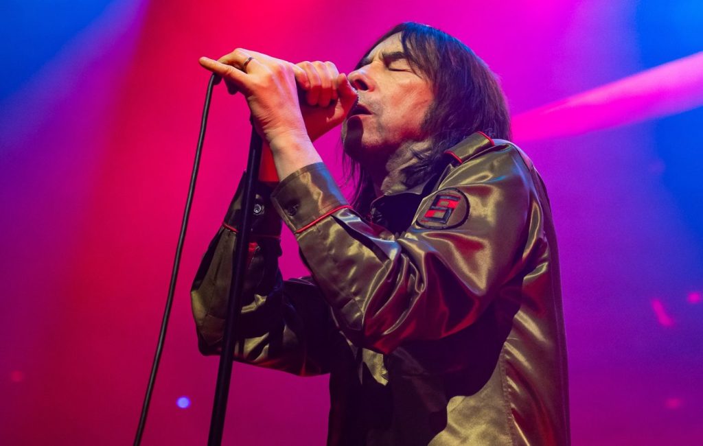 A nova polêmica envolvendo o Primal Scream (ao som de “Swastika Eyes”)