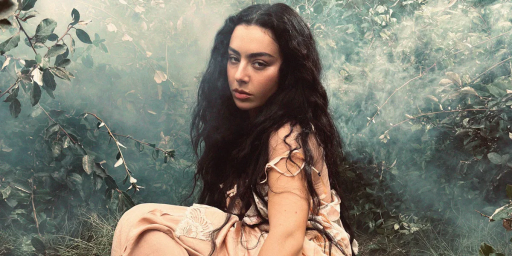 Popnotas – Sextou com o novo single da Charli XCX, o EP do Skrillex e a Mitski soltando som inédito e anunciando o próximo disco