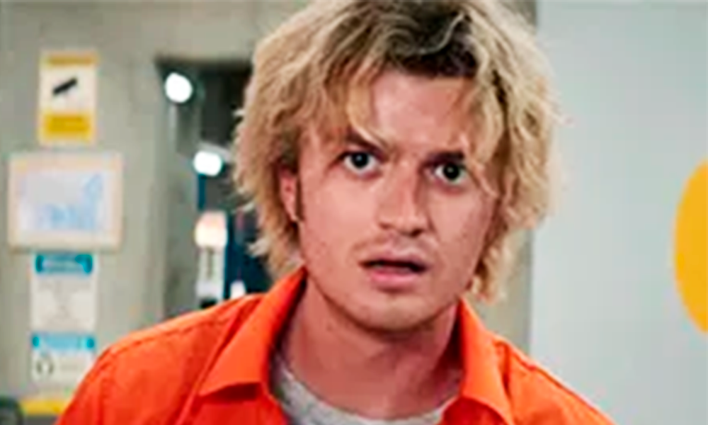 Joe Keery brilha no filmão B “Alerta Apocalipse”, em cartaz. Como Djo, vem a São Paulo em março para o Lolla BR