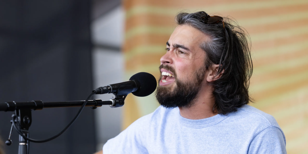 Indie raiz, Alex G ressuscita canal pessoal no YouTube e solta duas músicas novas