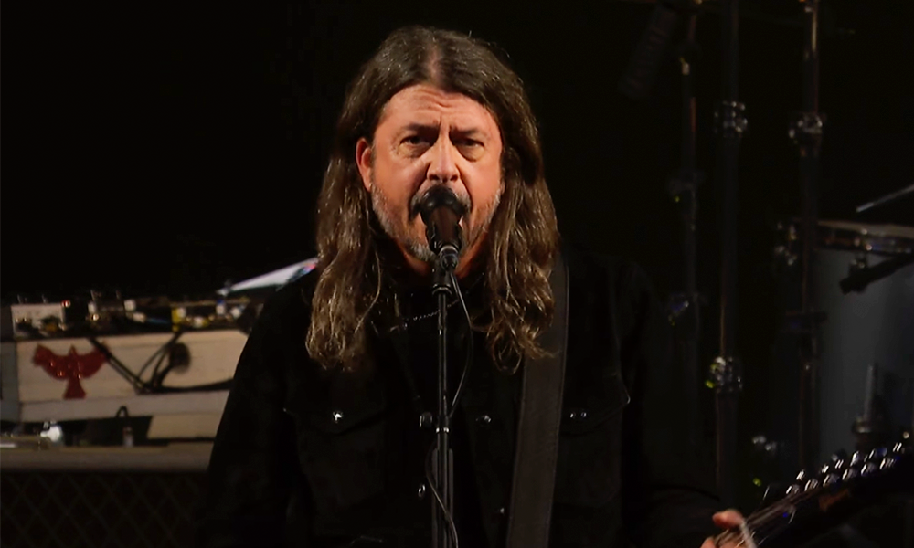 Dave Grohl  desce ao Tiny Desk e sobe ao “Late Show”. Segura  as novas e os clássicos do Foo Fighters