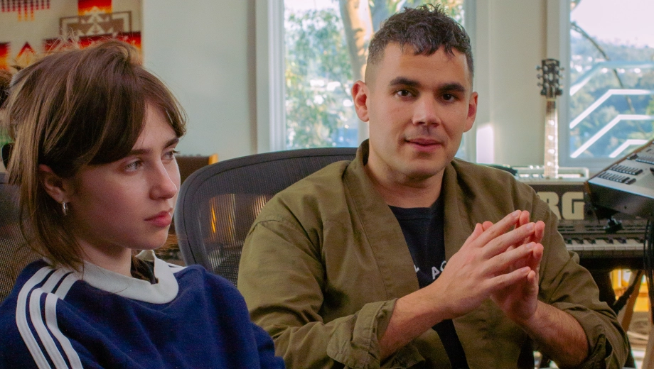 Rostam e Clairo se reencontram na inédita “Hardy”, sonzinho indie dos bons que está no novo disco solo do ex-Vampire Weekend
