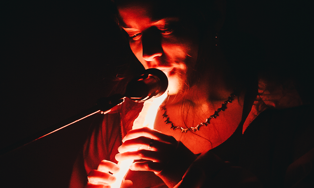 C6 Fest – Novata e veterana, Oklou e Lykke Li mostram duas gerações do pop alternativo em noite memorável, cada uma para sua galera
