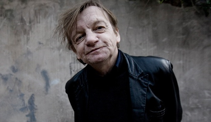 Mark E. Smith vive! Lenda do The Fall “reaparece” em disco póstumo da banda, quase 10 anos após sua morte