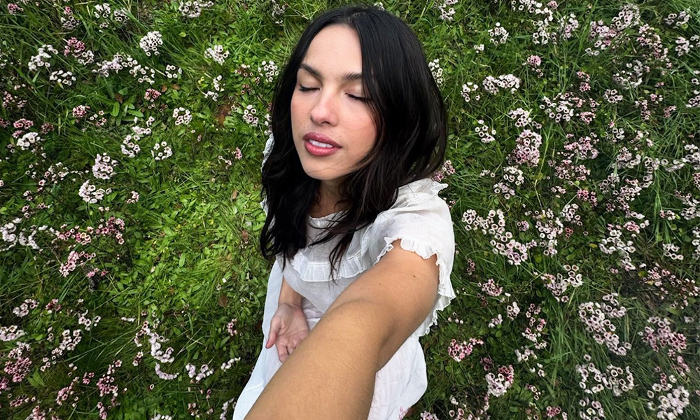 Olivia Rodrigo volta felizmente como a garota apaixonada mais triste do pop (do rock?). E com uma missão