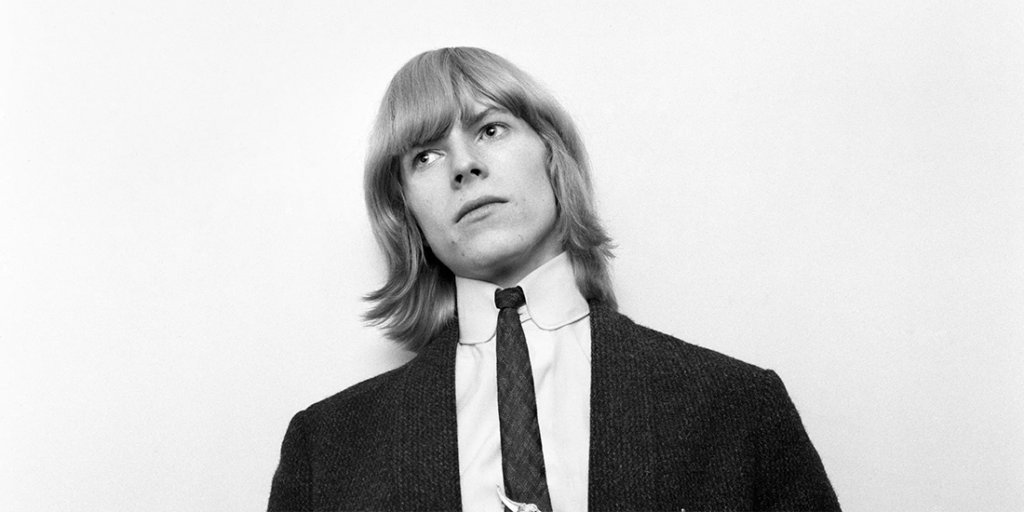 Davie Jones, também conhecido como David Bowie, terá novo disco (de 1965) lançado em setembro. E até com o Jimmy Page no meio. Tipo isso…
