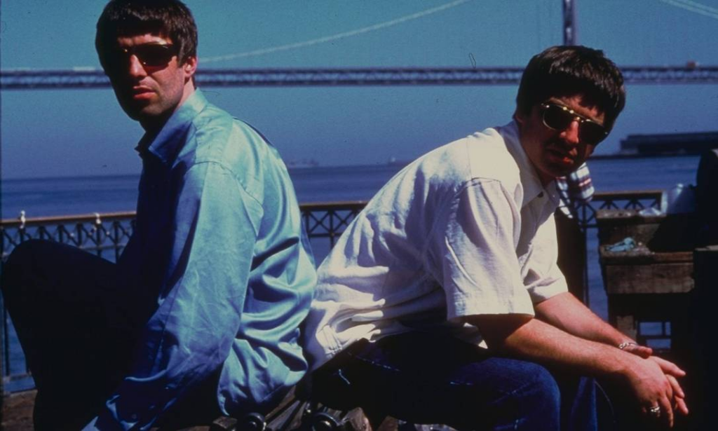 Só os Gallagher podem parar os Gallagher… Oasis é oficialmente dono do maior álbum inglês de estúdio de todos os tempos no Reino Unido