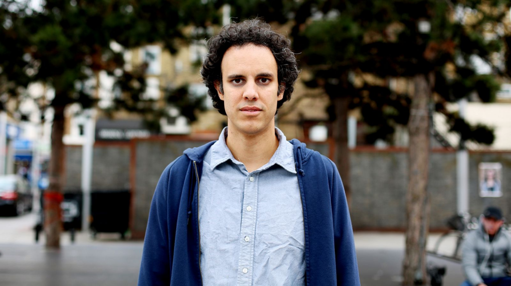 Four Tet solta um álbum surpresa, mas não exatamente como Four Tet. E com um título que não é exatamente um título