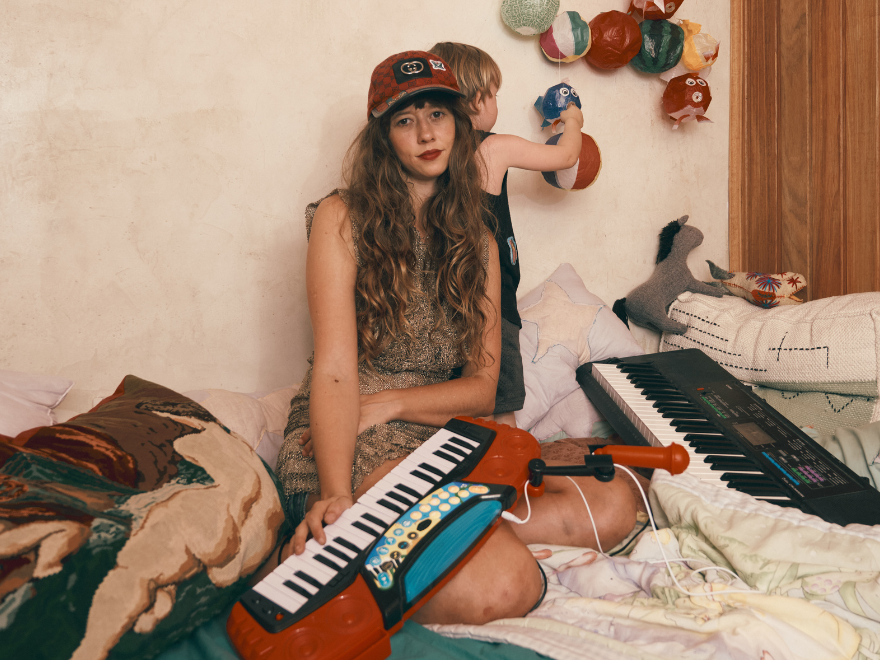 CENA – Enquanto “Cosmo Dorme”, Raquel Dimantas desperta para um novo mundo com seu novo álbum. E nos leva junto CENA – Enquanto “Cosmo Dorme”, Raquel Dimantas desperta para um novo mundo com seu novo álbum. E nos leva junto