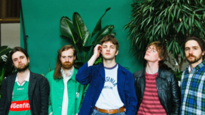 Depois de tocar uma com o Kurt Vile, Fontaines D.C. revela “Dopamine Chamber” e abre de vez o caminho para o próximo álbum