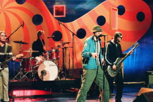 Olha só quem voltou… New Radicals solta a primeira música em quase três décadas. É o pop que precisamos?